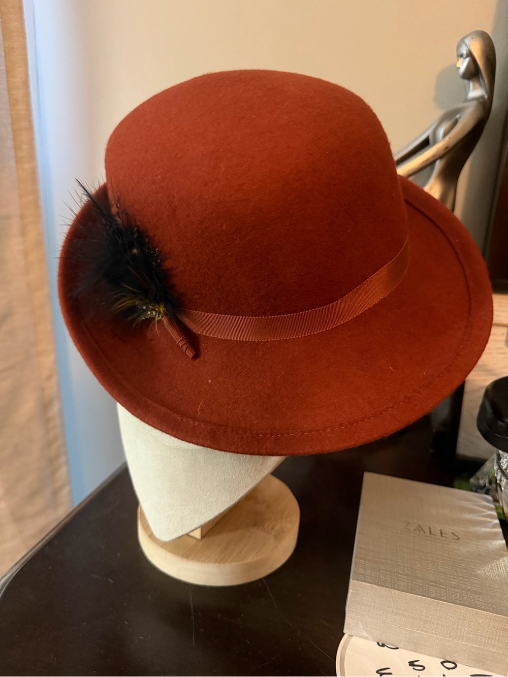 Vintage Women’s Rust Felt Cloche Hat with Feather Accent